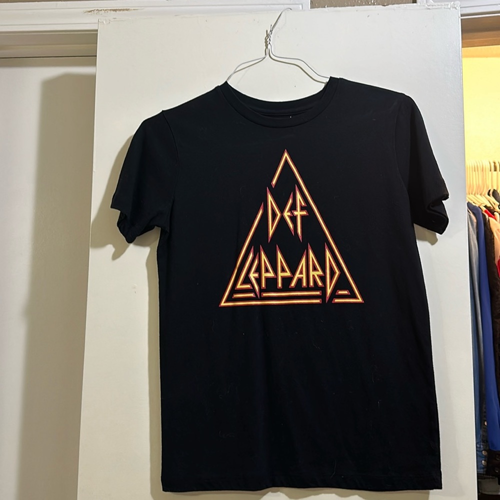 Def Leppard shirt